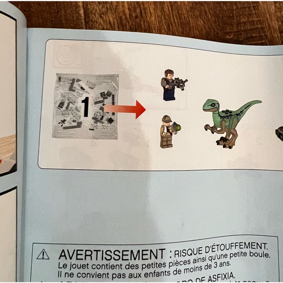 New in opened box: Lego Jurassic World Blue’s Helicopter Pursuit. RETIRED - Picture 4 of 7